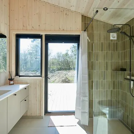 Newly Built Luxury House With & Shelter Near 度假居 *